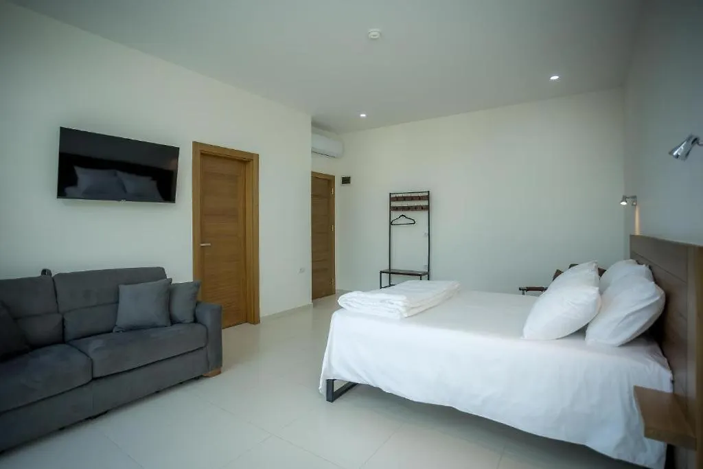 Sky Hotel Shkodër 0*,